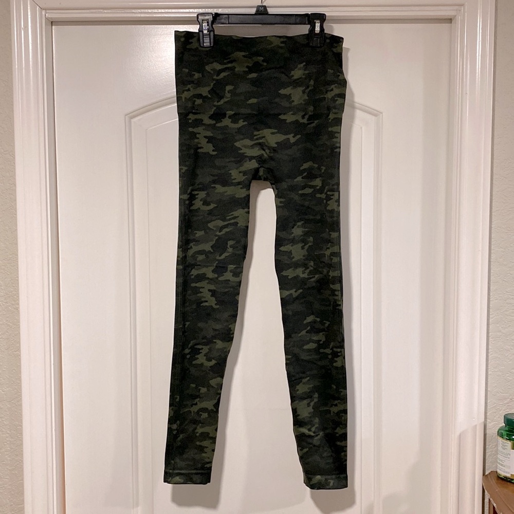 Spanx Look at Me Now Seamless Leggings Large